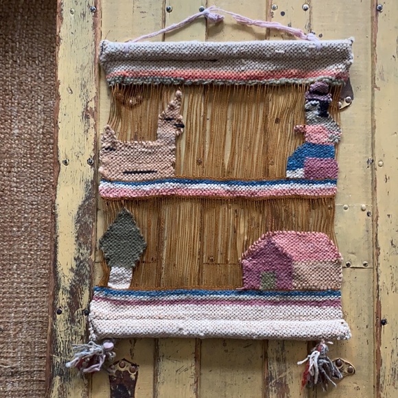 HANDMADE VINTAGE LLAMA CROCHET WOVEN WALL DECOR OS - Picture 8 of 9